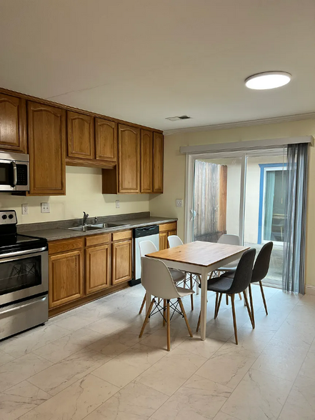Building Photo - 6522 Maywood Ln