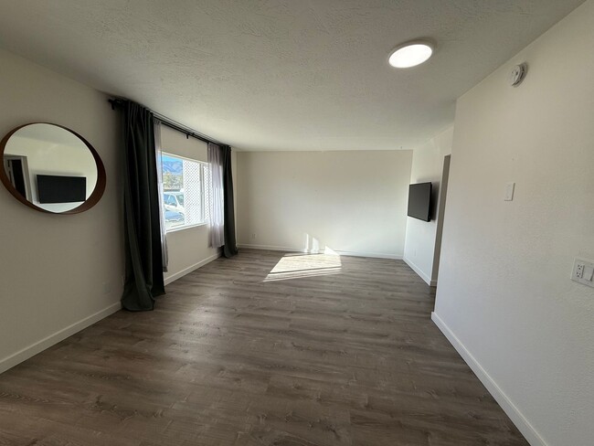 Building Photo - Completely remodeled and beautiful 2 Bedro...