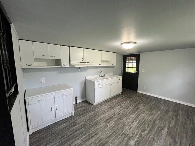 Building Photo - 410 Lakeview-