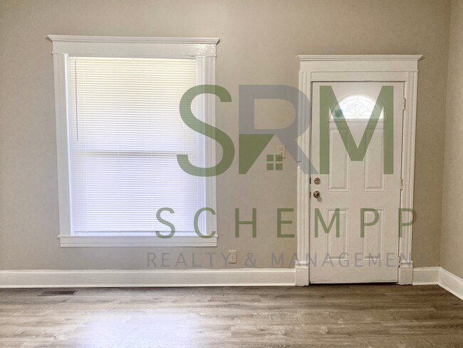 Building Photo - 3 Bedroom house with bonus room in Portland!- Section 8 accepted