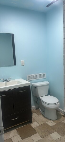 Building Photo - 17 Dewitt Pl