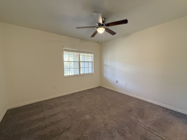 Building Photo - Spacious 2-Bed, 2-Bath Condo in Palm Harbor!