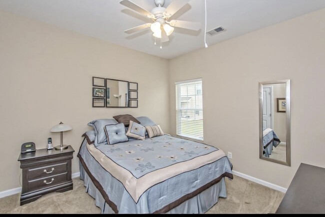 Building Photo - 5013 Bowles Dr
