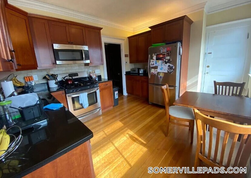 Building Photo - 79 College Ave