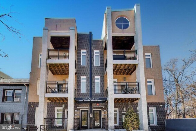 Building Photo - 1220 19th St NE