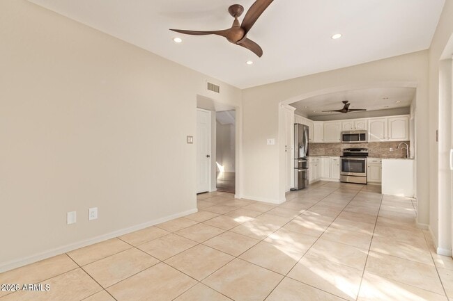 Building Photo - 5730 N Scottsdale Rd