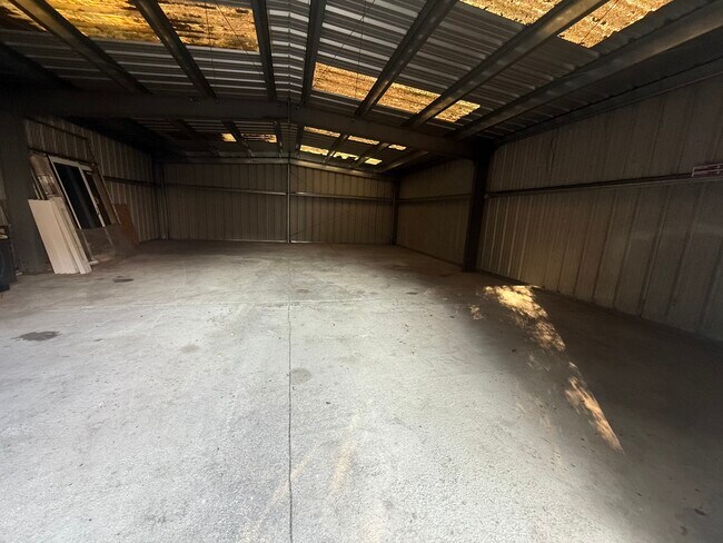 Building Photo - 14136 Little Ranch Rd