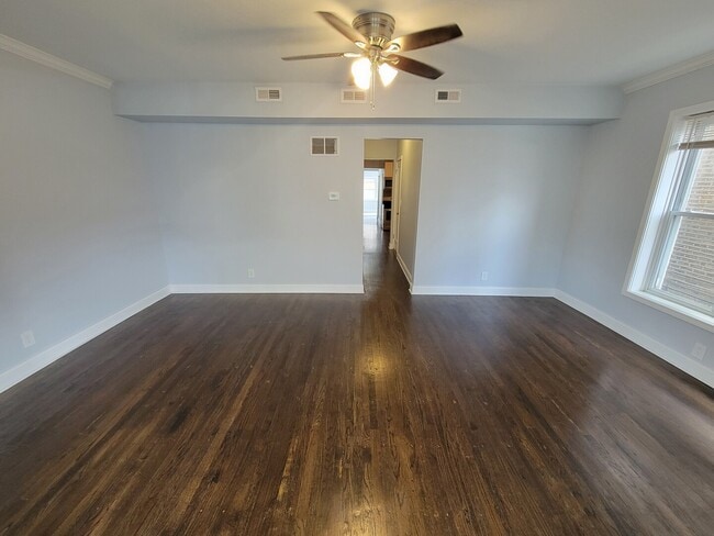 Building Photo - 4849 N Sawyer Ave