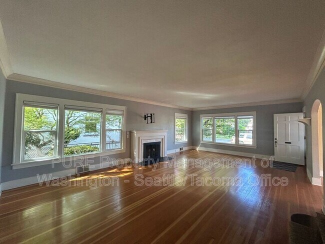 Building Photo - 208 N Washington Ave