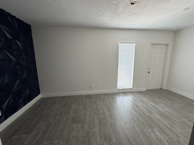 Building Photo - 5401 Alhambra Dr