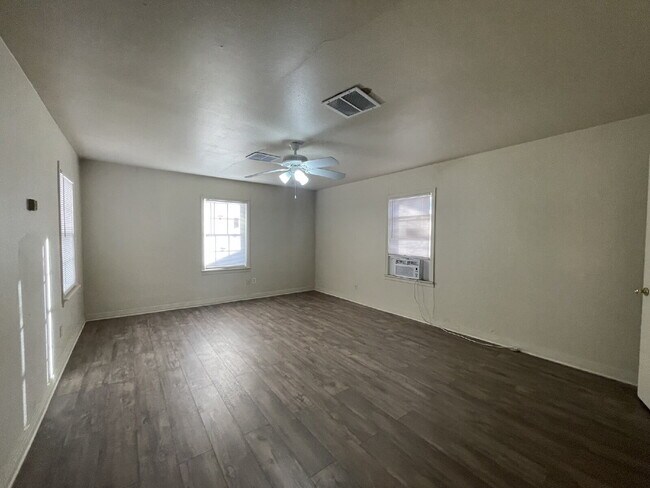 Building Photo - Charming 2-Bedroom Retreat in the Heart of Lubbock