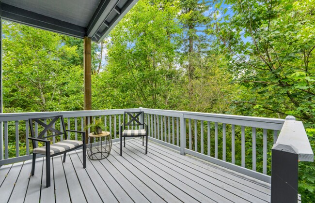 Building Photo - Spacious 5-Bedroom Retreat with Private Gr...