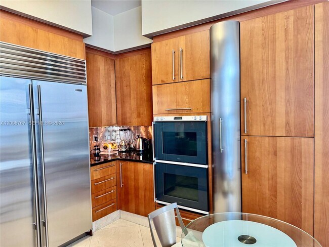 Building Photo - 18101 Collins Ave