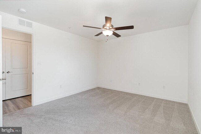 Building Photo - 1708 Fairmont Dr