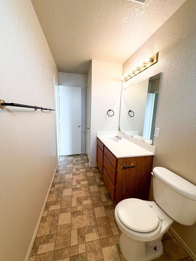 Building Photo - 5208 Lauren Lea Dr