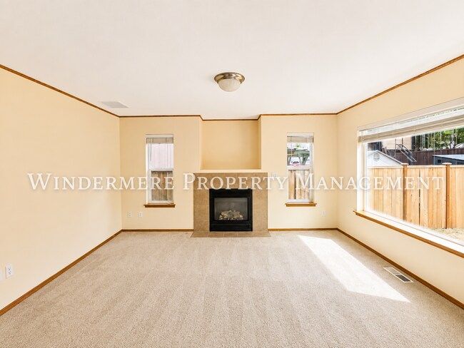 Building Photo - Bright and Spacious 4 Bedroom in Convenient CK location with fenced backyard and 3 car garage