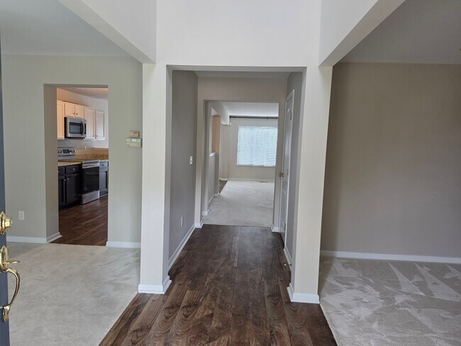 Building Photo - 9845 Burleigh Ln