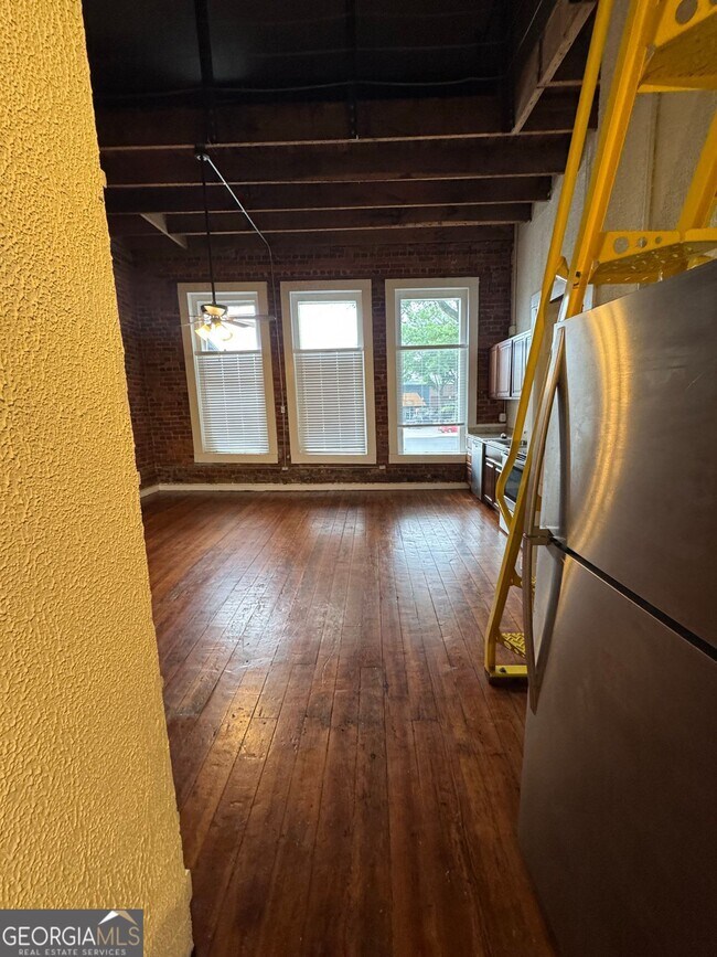 Building Photo - 207-208 Adamson Square