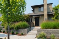 Building Photo - Stunning town home in the Ridgeview Place ...
