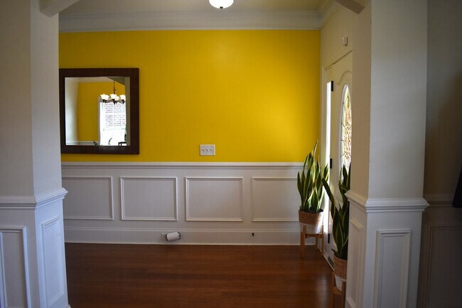 Building Photo - 2190 Harborview Dr