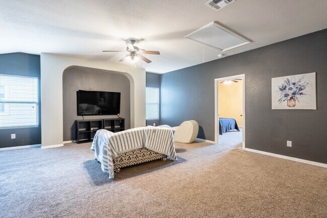 Building Photo - 5608 Magellan St