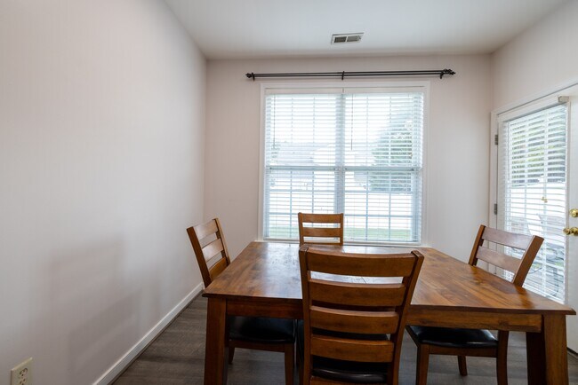 Building Photo - 305 Jamerson Ct