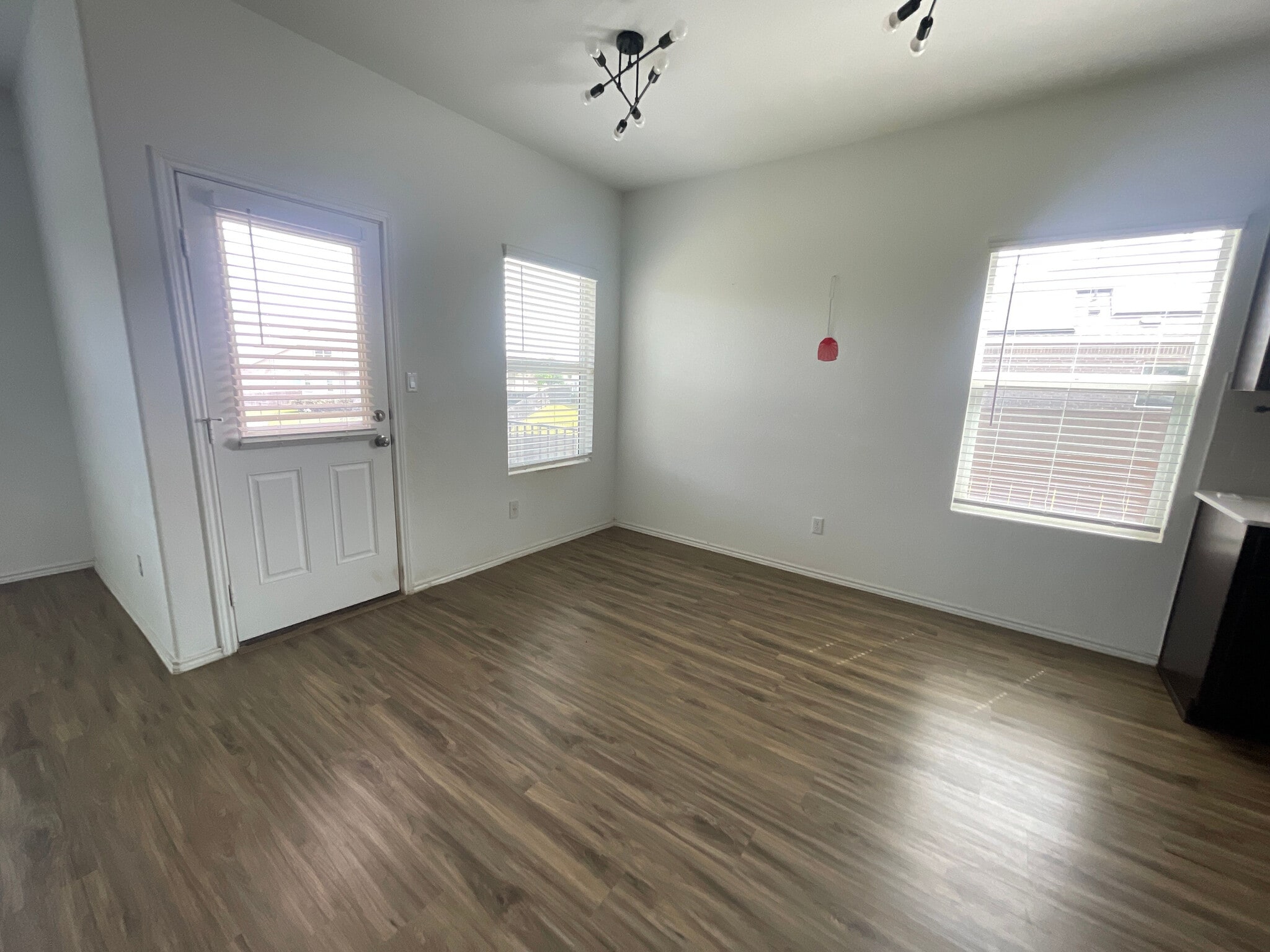 Building Photo - Room in House on Bluewood Bend