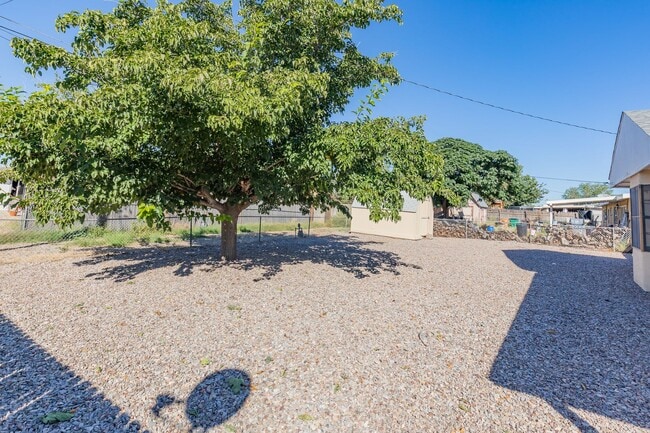 Building Photo - Well Maintained 3 Bedroom 1.5 Bath Home!