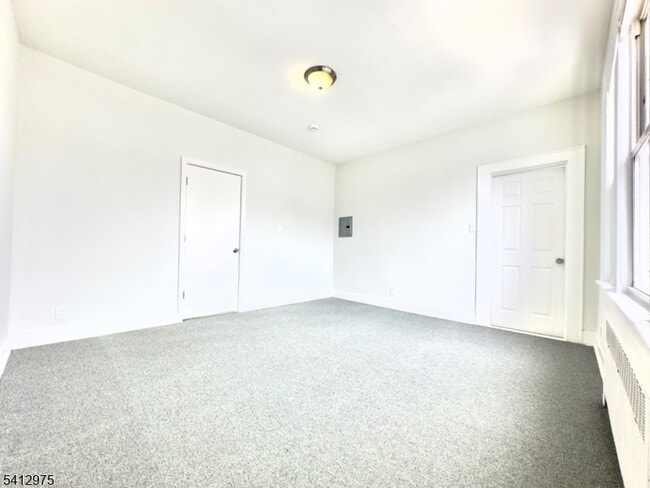 Building Photo - 476 Grove St