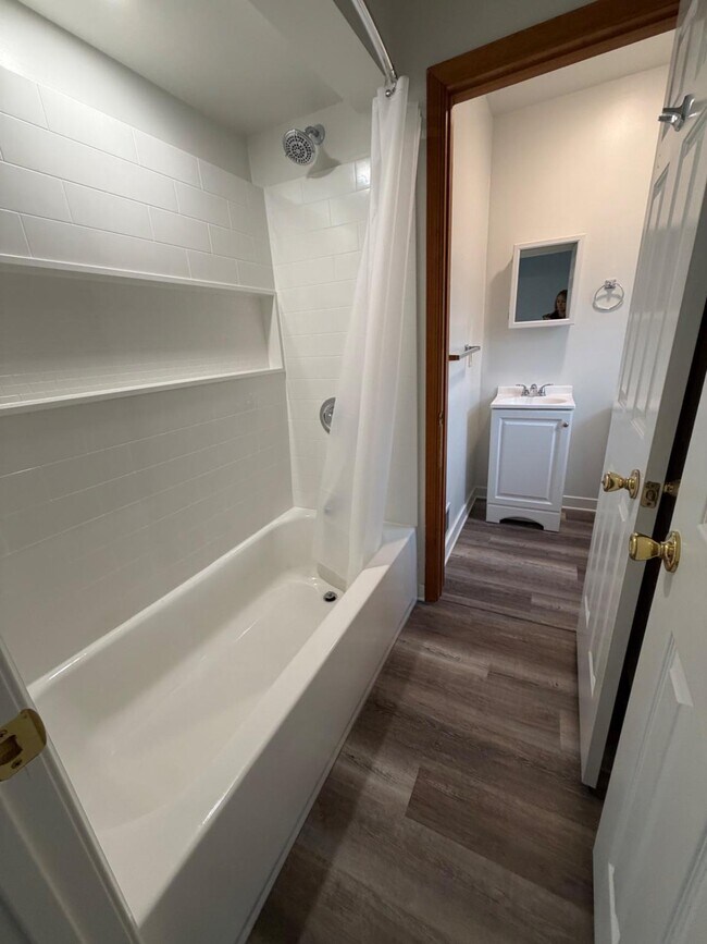 Building Photo - 122 Pine Glen Rd