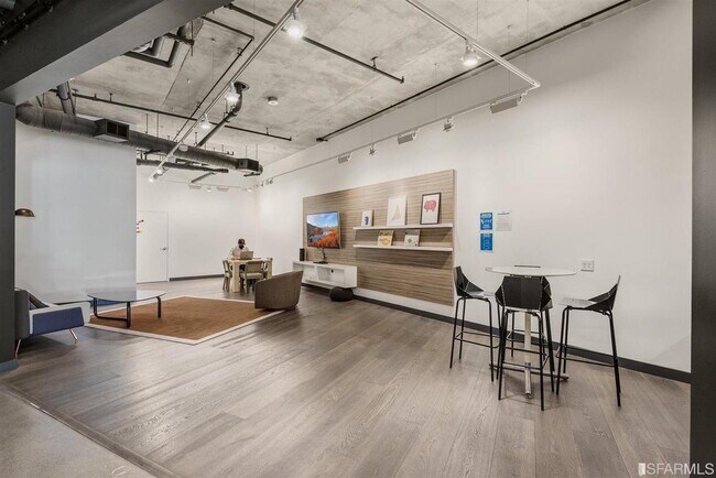 Building Photo - 45 Bartlett St