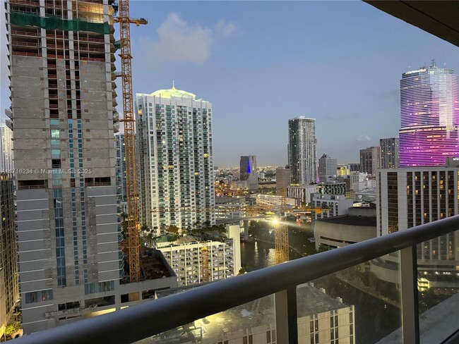 Building Photo - 485 Brickell Ave