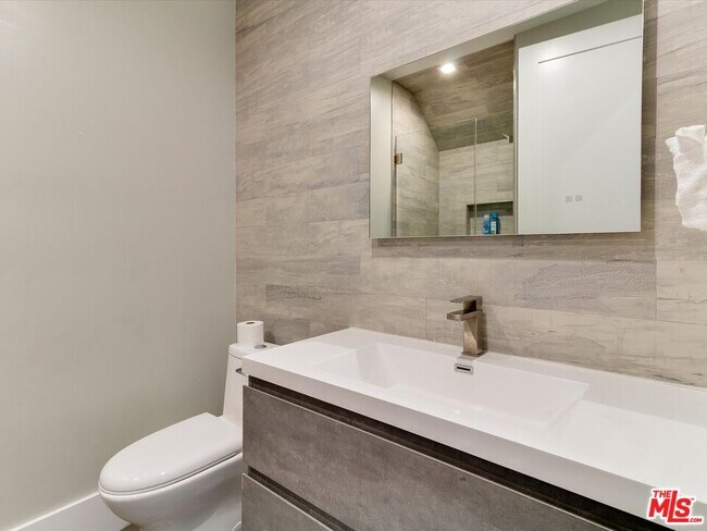 Building Photo - 4830 Pickford St