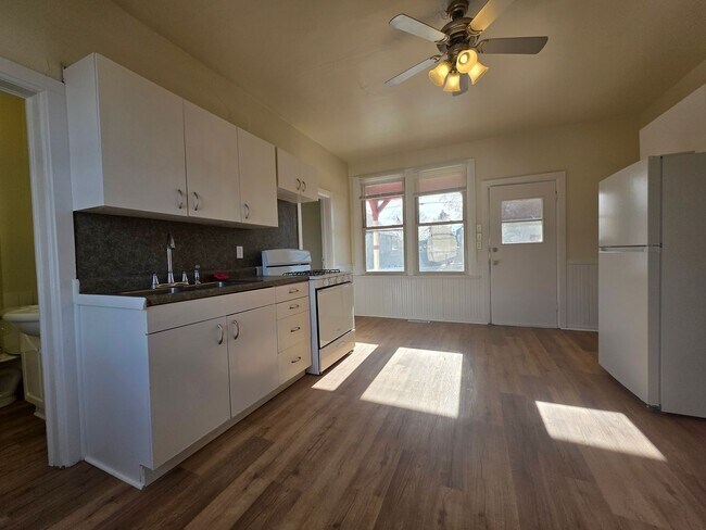 Building Photo - 1816 Wollmer St