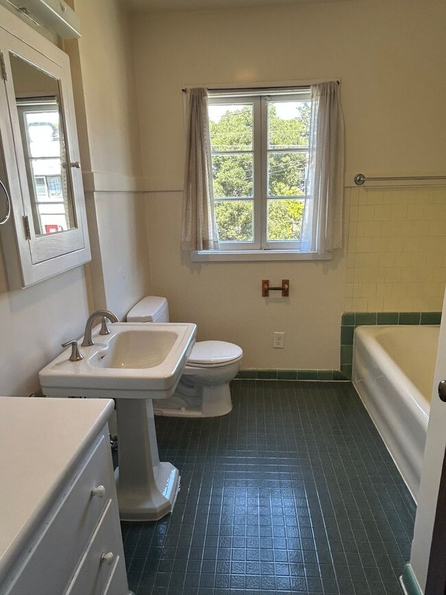 Building Photo - Beautiful North Berkeley 4-Bedroom