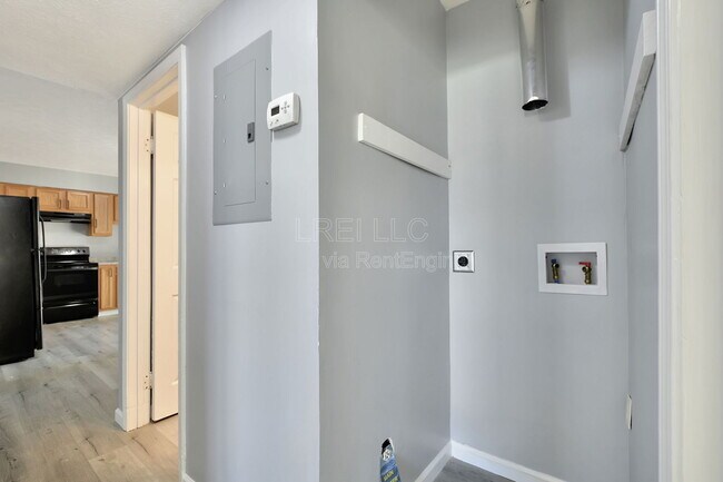 Building Photo - 817 Lancelot Ct