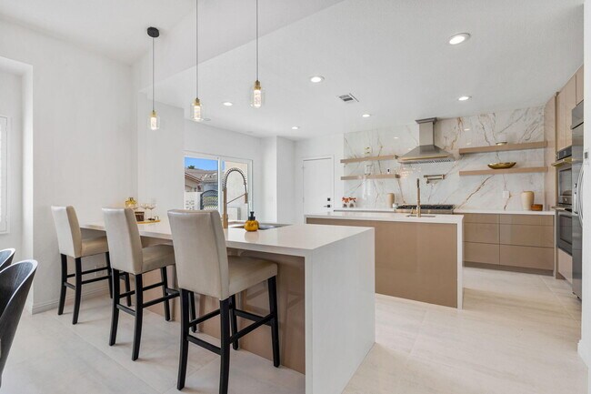 Building Photo - 47215 Heliotrope Dr