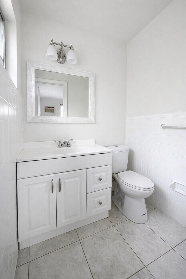 Building Photo - 1500 S 20th Ave