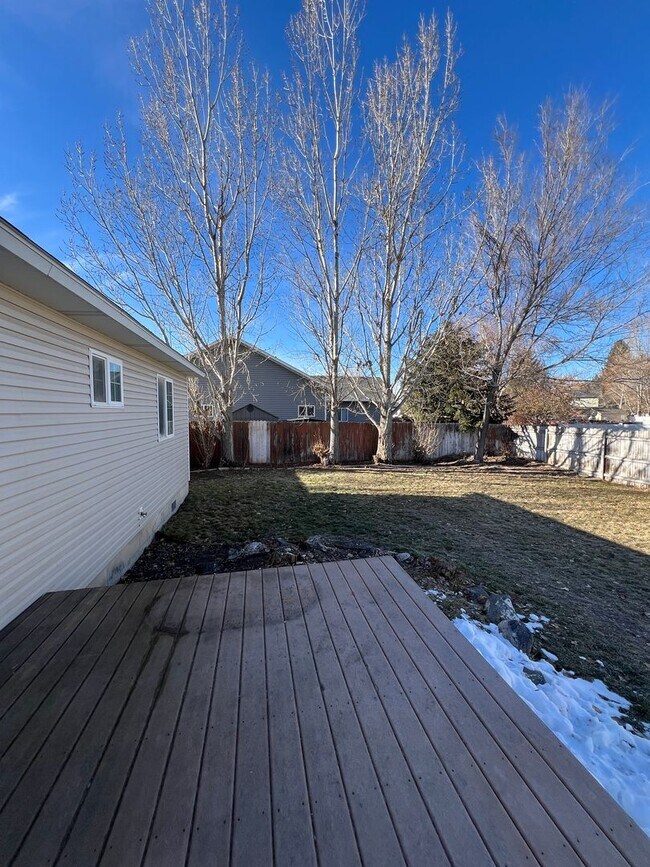 Building Photo - THIS IS A LEASE TAKEOVER - PLEASE CONTACT ...