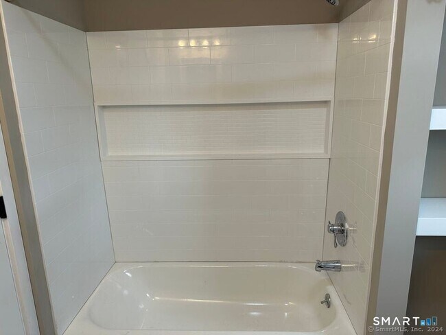 Building Photo - 44 S Elm St