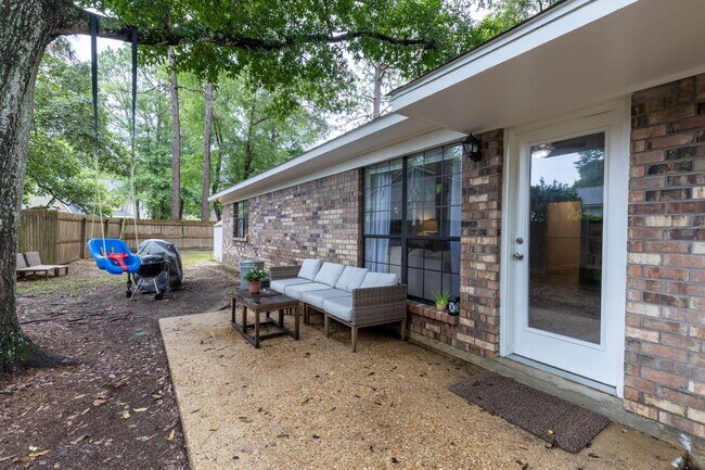 Building Photo - Coming Soon – Home in Lake Forest! | 100 S...