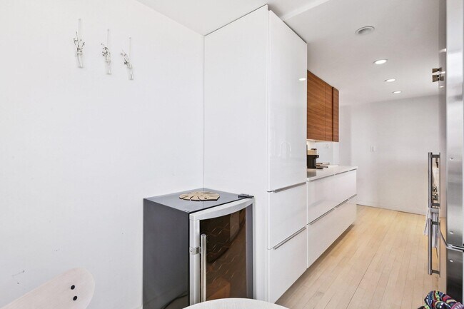 Building Photo - 464 Central Ave