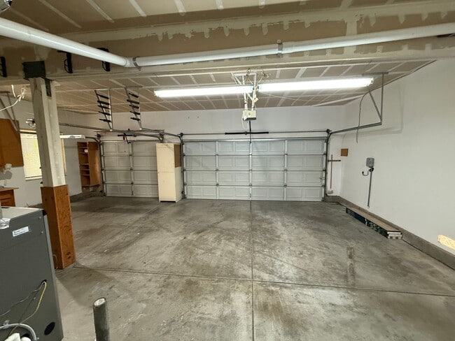 Building Photo - 413 Redrock Way
