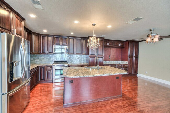 Building Photo - Elegant 3-Bed Home in Quiet Folsom Neighbo...