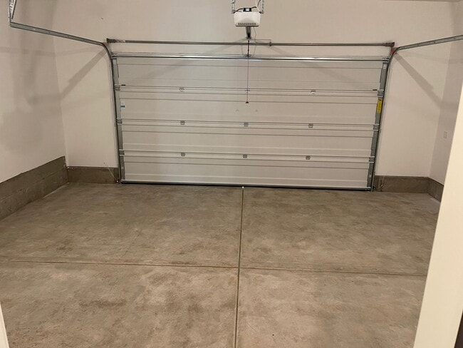 Building Photo - Stylish & Comfortable Living with Fireplace, Island Kitchen, and Private Suite, parks and playgro...