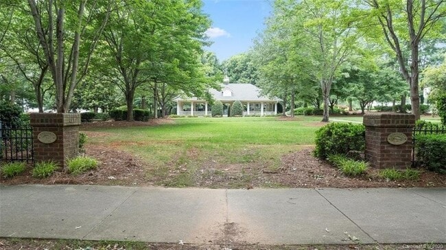 Building Photo - 18651 Shawnee Ridge Rd