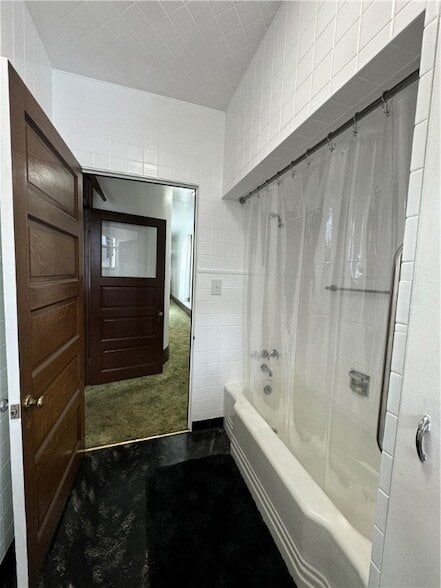 Building Photo - 407 Fallowfield Ave