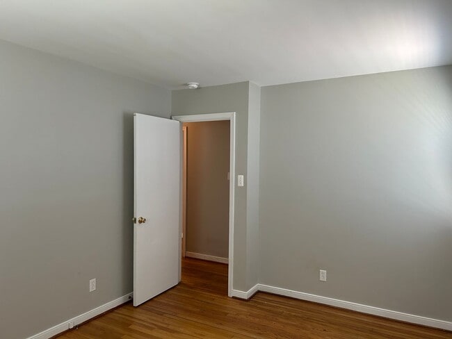 Building Photo - Charming 3 Bedroom, 2 Bath Brick Ranch Hom...