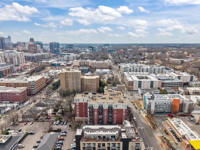 Building Photo - 618 N Boylan Ave