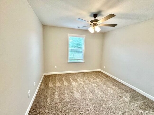 Building Photo - Now Leasing a 5-bedroom 3 bath home in Byh...